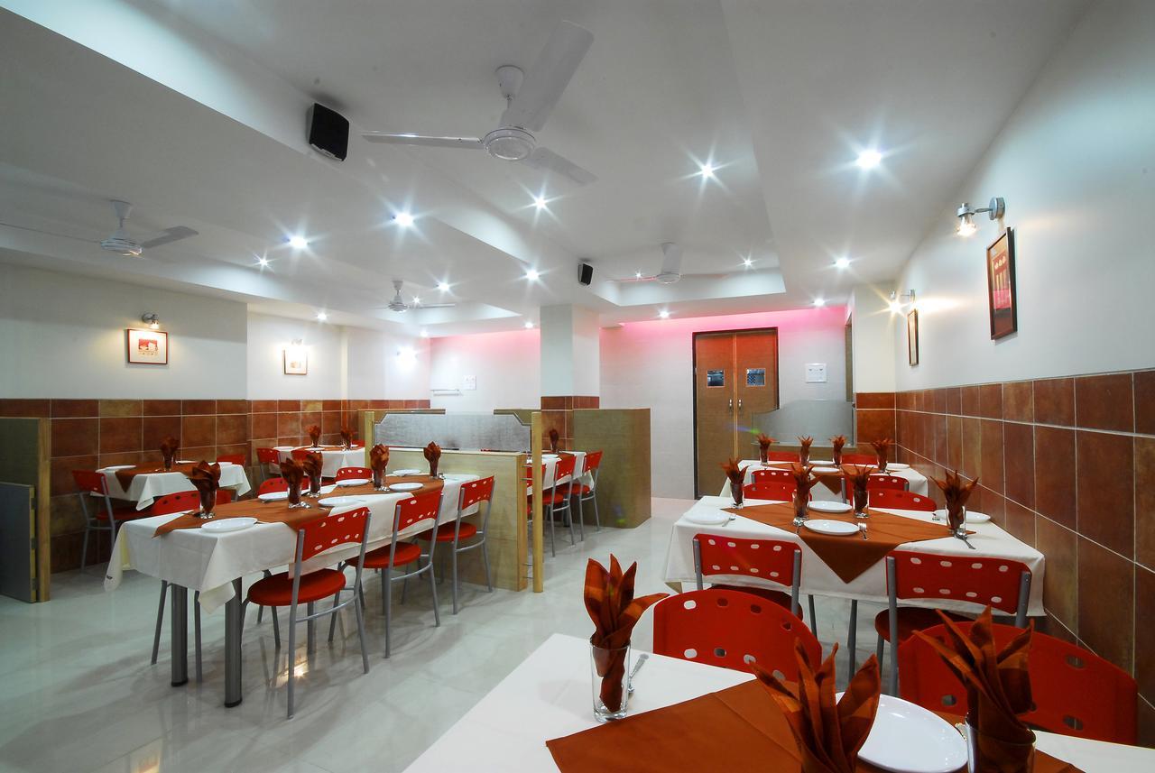 Hotel New Holiday Plaza Nashik Exterior foto