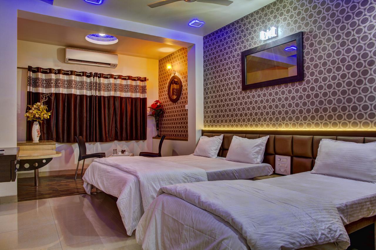 Hotel New Holiday Plaza Nashik Exterior foto